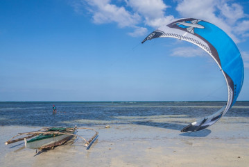 Philippines, Palawan, Puerto Princesa, kite surfer