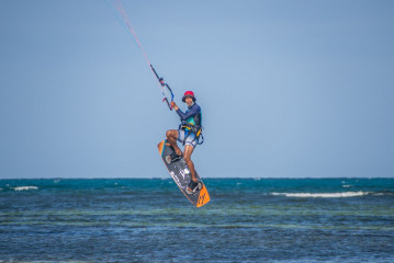 Philippines, Palawan, Puerto Princesa, kite surfer