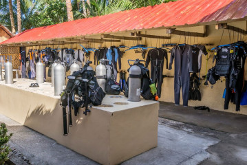 Philippines, dive tanks rigged up, Pintuyan Island