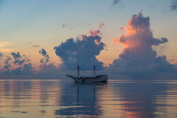 Philippines, safari boat with sunset, Tubbataha reef