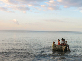 Indonesia, Bali, Kids playing with a Raft