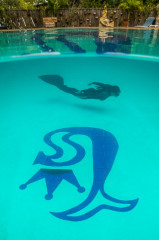 Philippines, Moalboal, Freediver in Serena Resort Pool