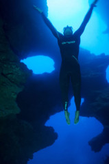 Philippines, Moalboal, Pescador Island, Cathedral, Freediver Ken Kiriyama