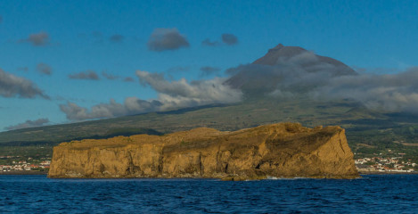 Azores, rocks of Ilheu Deitado in front of Pico