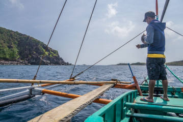 Philippines, Calayan Islands, crew fishing