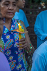 Philippines, Palawan, Puerto Princesa, woman with candle at easter procession