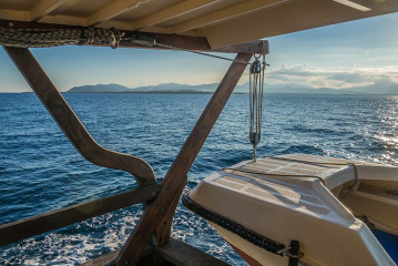Philippines, "Dschubba", view of the Palawan coast, Safari Boat Tubbataha